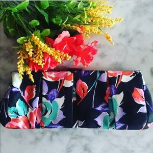 Beautiful Express Floral Evening Clutch